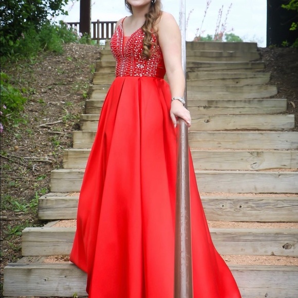 Prom dress size 7/8 she only wore once. - Picture 1 of 1